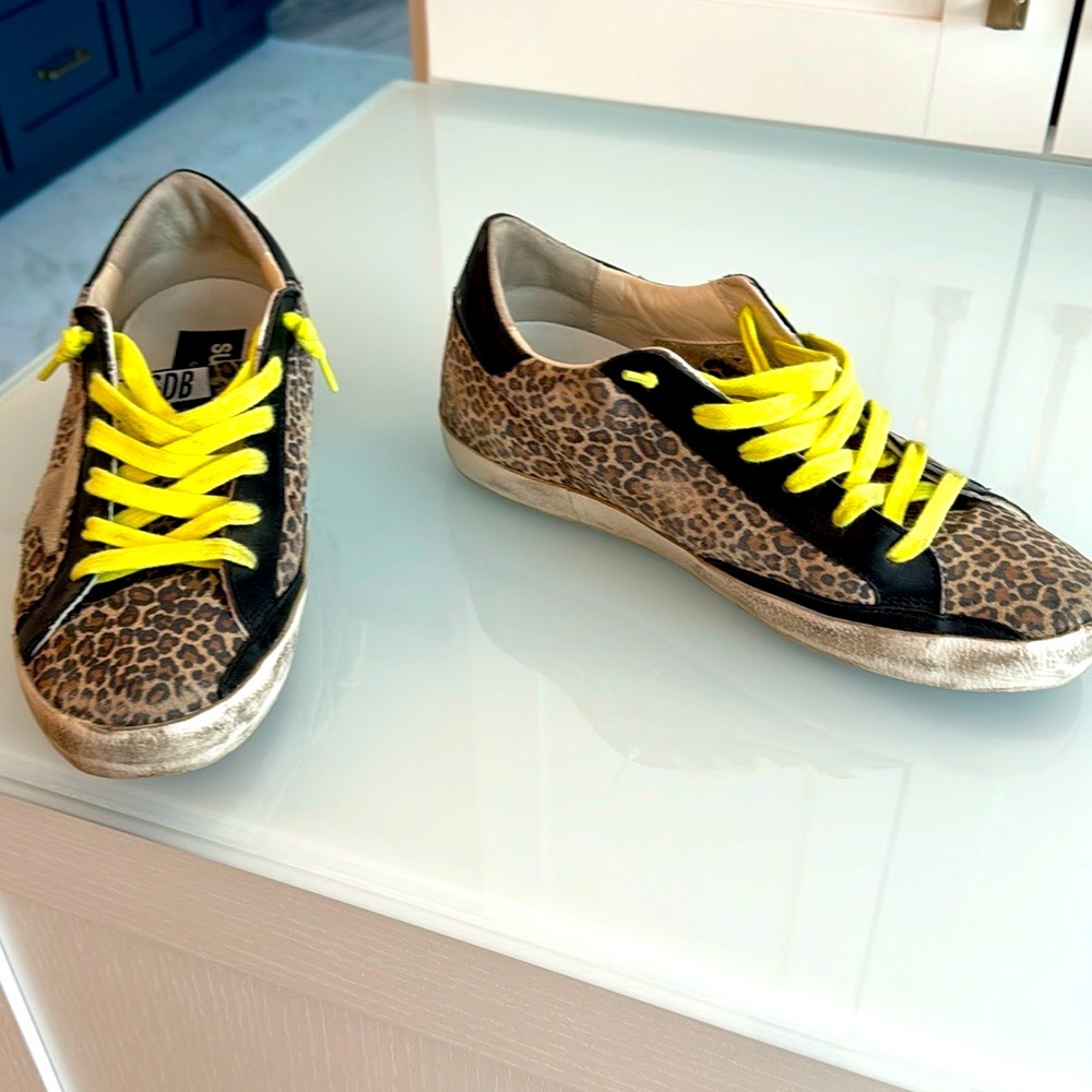 Golden goose superstar. Neon laces